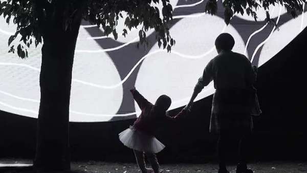 僅用一個(gè)燈光展覽活動(dòng)裝置就傳遞了大自然的聲音，自然之聲太神奇了