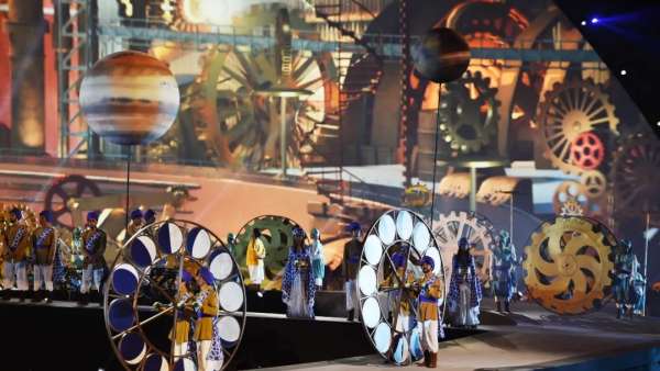 傳播友誼、團(tuán)結(jié)與和諧才是這屆運動會慶典活動的崇高目標(biāo)