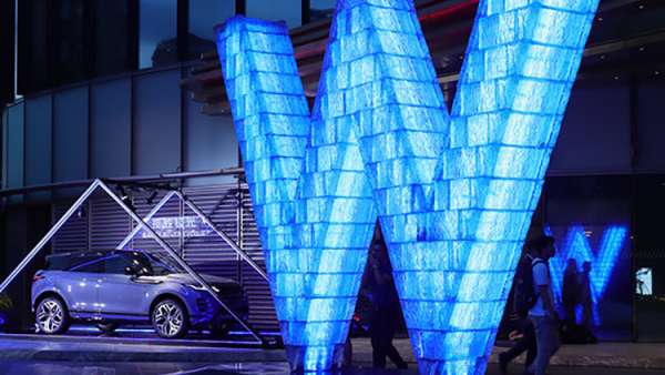 年輕正當時，汽車發(fā)布會活動還特別策劃了英倫海派客廳給你噶山虎