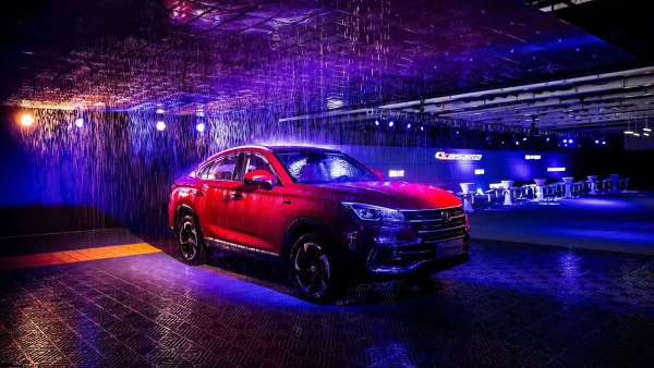 長安全球上市發(fā)布會活動策劃了沉浸式的全新體驗(yàn)，活出新姿態(tài)