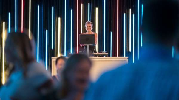 活動策劃中用LED燈帶也能創(chuàng)造一種突出、明顯的視覺效果