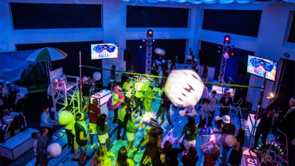 “燒腦”的VIP派對活動現(xiàn)場策劃的“水上排球”腦洞真的無窮大