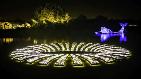 月津港燈光展覽活動(dòng)增加了多媒體互動(dòng)體驗(yàn)，打造一場(chǎng)看得見的奇景