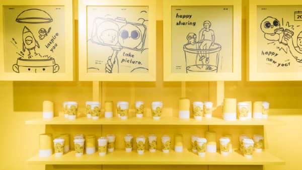 黃黃的茶飲快閃店活動(dòng)看著心情就莫名地陽(yáng)光起來了