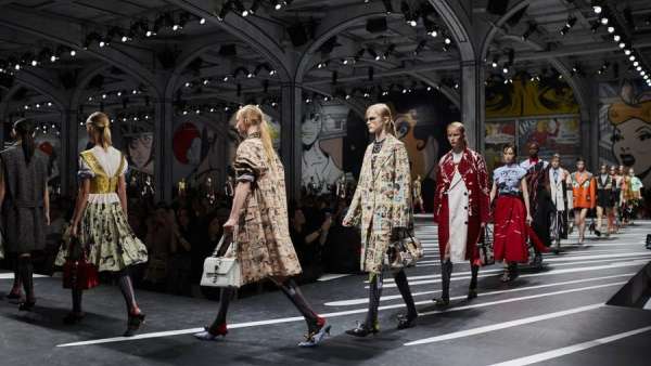 時(shí)裝T臺(tái)展覽活動(dòng)還能這么策劃，這批女性漫畫家創(chuàng)造了超級(jí)英雄新力量