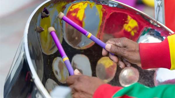 假日派對(duì)活動(dòng)也可多樣化，辦公頂樓也能花樣多多