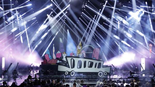 潘多拉魔盒概念的頒獎(jiǎng)典禮活動(dòng)，舞美不斷轉(zhuǎn)換的布景太震撼了