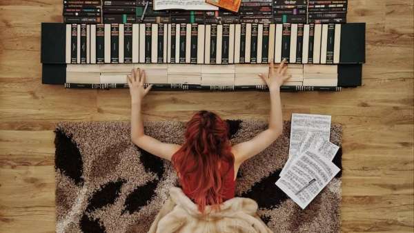 書中自有黃金屋，會展活動現(xiàn)場策劃個書本的拍照打卡點也能黃金萬兩吧