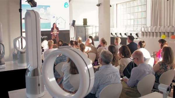 發(fā)布會活動策劃場地選用開放式的設(shè)計，零距離接觸產(chǎn)品體驗感十足