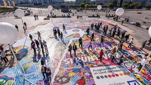 公益性創(chuàng)意活動(dòng)的策劃新意越來(lái)越多，這一里程碑注定得火