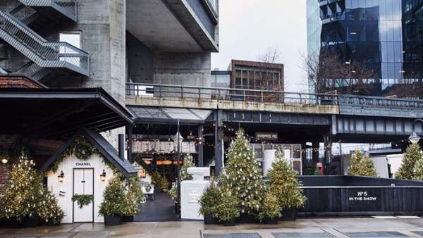 冬季仙境般的快閃店活動(dòng)現(xiàn)場(chǎng)香氣撲鼻，更有特殊的AR體驗(yàn)與你互動(dòng)