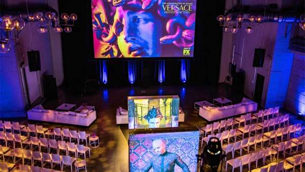 電影發(fā)布會(huì)活動(dòng)現(xiàn)場(chǎng)的照相背景裝置迷住了眾多粉絲的向往