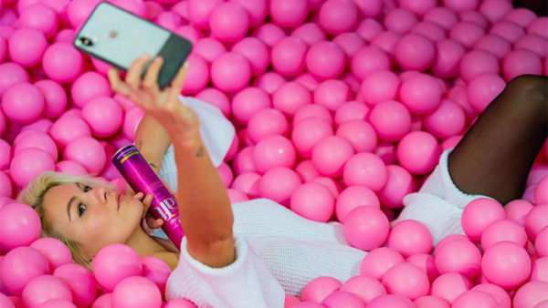 將美發(fā)產(chǎn)品發(fā)布會活動搬到超級糖果博物館舉行，更像是內(nèi)容營銷活動