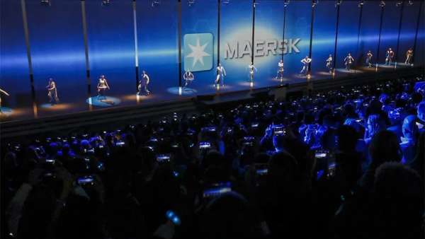 52米長的投影映射背景舞臺震撼了這場行業(yè)會議活動