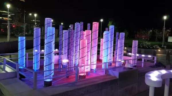 用5個(gè)“鍵盤(pán)”上的20個(gè)“鼓”就可以演奏了獨(dú)特的燈光聲音展覽活動(dòng)，Magical！