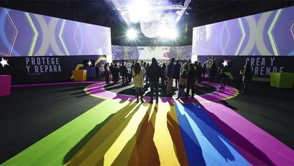 360o視頻映射的周年慶典活動(dòng)只用常見和簡單的視覺元素就實(shí)現(xiàn)了預(yù)期效果