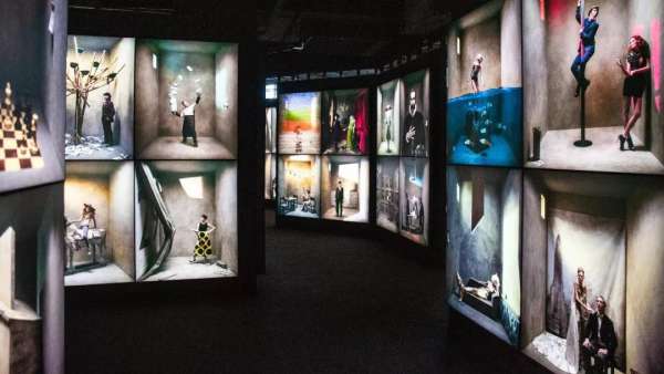 拉開(kāi)尤杰尼歐藝術(shù)展覽活動(dòng)幕布的下一秒，我們都是Cover Girl