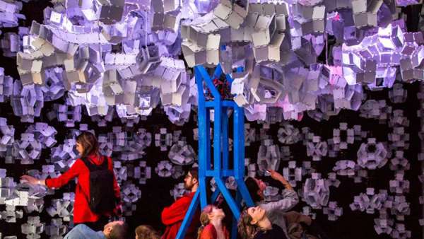 時下沉浸式體驗(yàn)展覽活動越來越有“儀式感”了，藝術(shù)的魅力無法擋