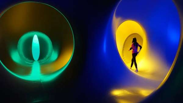 沉浸式展覽活動的這些藝術裝置創(chuàng)意無限，探索著奧秘之所在