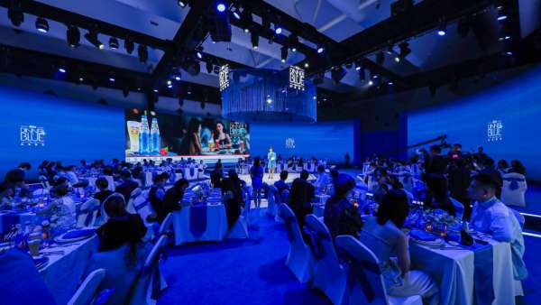 法藍派對晚宴活動準備了一場“精致晚餐”，沉浸式體驗更精致優(yōu)雅