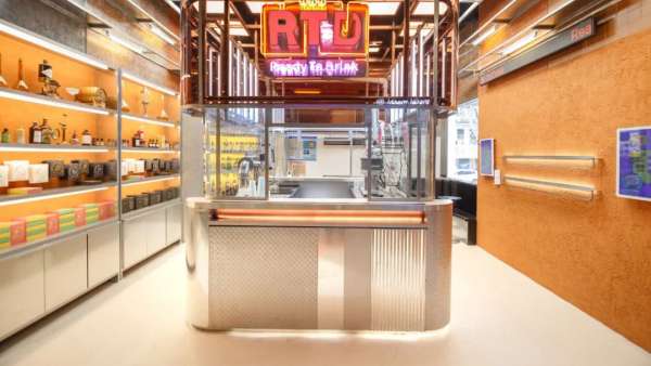 雞尾酒“奶茶”店的美陳展覽展示真的像在實驗室里操作一樣，有趣極了