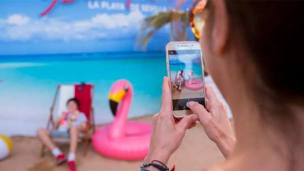 夏日快閃店營銷活動海灘風(fēng)很足，一起去沙灘上喝一杯吧