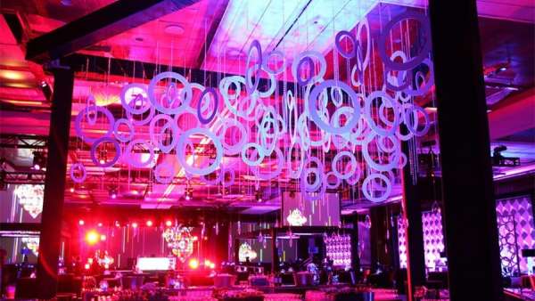 行業(yè)會(huì)議活動(dòng)真的不按常理出牌，刻板形象全然被各種裝飾打破