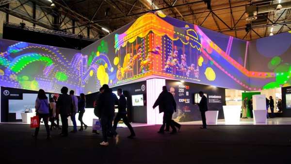 旅游會(huì)展活動(dòng)上映的這場(chǎng)燈光和色彩的多媒體秀，令人心曠神怡留連忘返