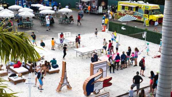 鱷魚品牌推廣活動利用射頻識別技術(shù)為現(xiàn)場提供服務(wù)，社交媒體參與度很高