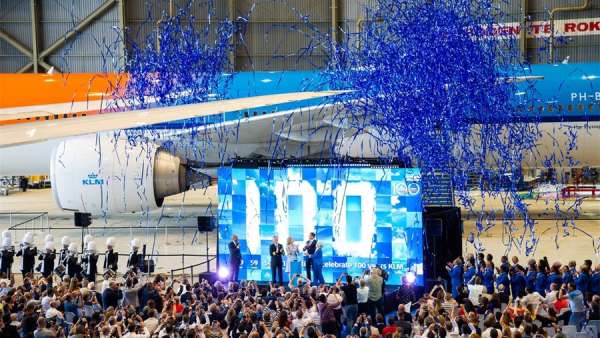 慶典活動(dòng)策劃的倒計(jì)時(shí)活動(dòng)妥妥地活躍了沉重單調(diào)的機(jī)庫(kù)