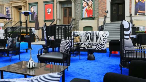 像素化黑白點搭配著線條的設(shè)計成就了這次推廣活動策劃的全新亮點