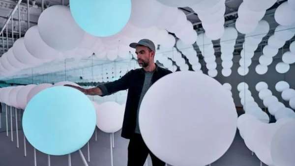 紐約的這個光之花田藝術展覽活動裝置一開展秒變網紅打卡點