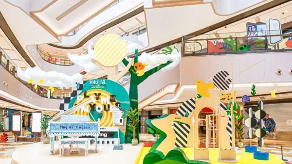 藝術(shù)主題展覽活動(dòng)策劃了15架涂鴉鋼琴，為城市涂抹了多彩藝術(shù)亮色