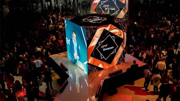 購物中心的開業(yè)慶典活動(dòng)策劃的LED立方體真的實(shí)現(xiàn)了多維度“服務(wù)”