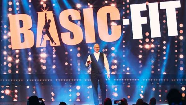 健身品牌分店開業(yè)慶典活動把碼頭倉庫策劃成夜總會，太潮酷了