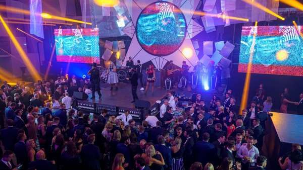 火速?lài)^！晚會(huì)慶典活動(dòng)策劃現(xiàn)場(chǎng)，連夜王都被招來(lái)當(dāng)調(diào)酒師了