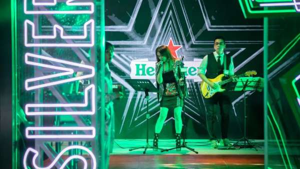 限定啤酒晚宴活動策劃的時空隧道瞬間穿越到了銀色的未來世界