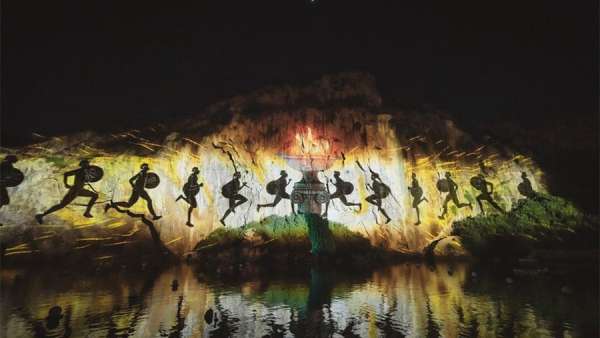 銀行的年會活動融合了自然環(huán)境，策劃得跟電影般藝術