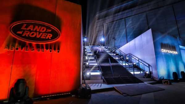 “硬漢”發(fā)布會活動策劃了一個(gè)巨大的盒子和斜坡，太狂野了