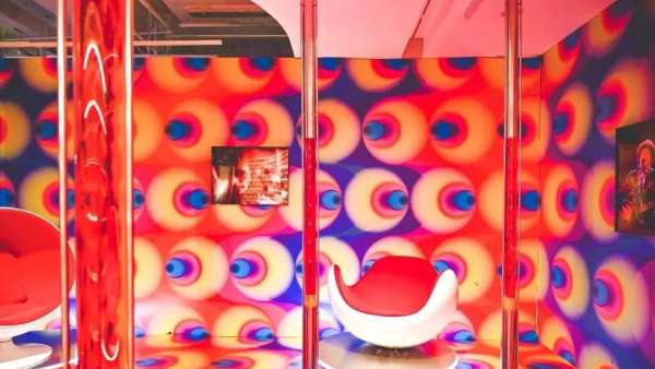 赫本玫瑰之約主題展覽活動帶你融入經(jīng)典，穿越時空對話