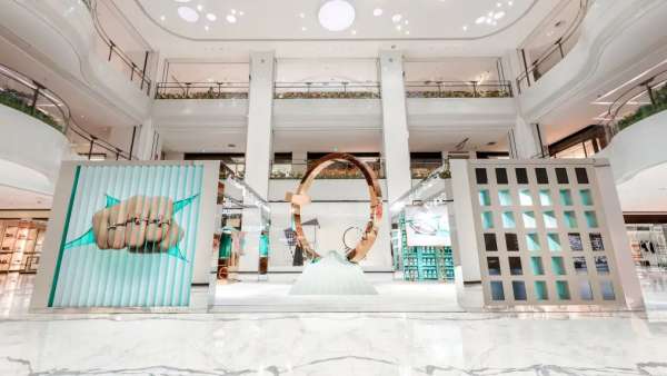 Tiffany限時(shí)體驗(yàn)展覽活動(dòng)把廣告大片中的摩登紐約變?yōu)榱爽F(xiàn)實(shí)，酷！