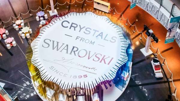 施華洛世奇快閃展覽活動(dòng)策劃的3款定制水晶元素裝飾畫實(shí)力圈粉