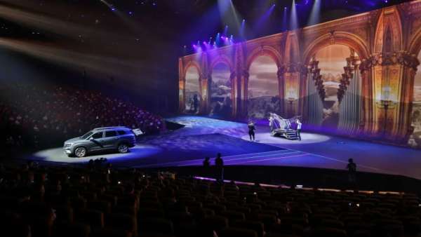 吉利豪越上市發(fā)布會活動策劃了一場大型魔幻劇，實(shí)力技術(shù)擔(dān)當(dāng)