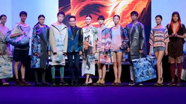 75個(gè)香港本地時(shí)裝設(shè)計(jì)單位在潮流藝術(shù)展覽活動(dòng)上自由“起舞”