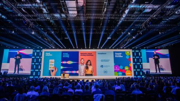 最美行業(yè)活動策劃Xero大會，舞臺上RGB燈珠視覺效果杠杠