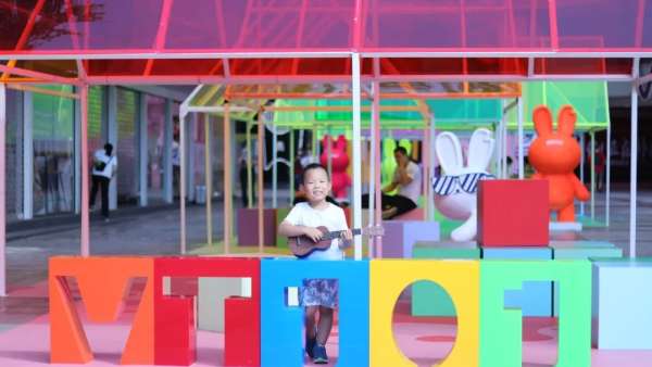 夏日彩虹藝術(shù)展覽活動裝飾顛覆你對夏日的全新認知