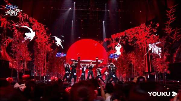 綜藝活動策劃的視覺創(chuàng)作與其它元素巧妙搭配，立馬升華了節(jié)目效果