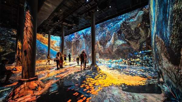 2020潘通年度藝術展覽活動安排在了美國第一個增強現實酒吧