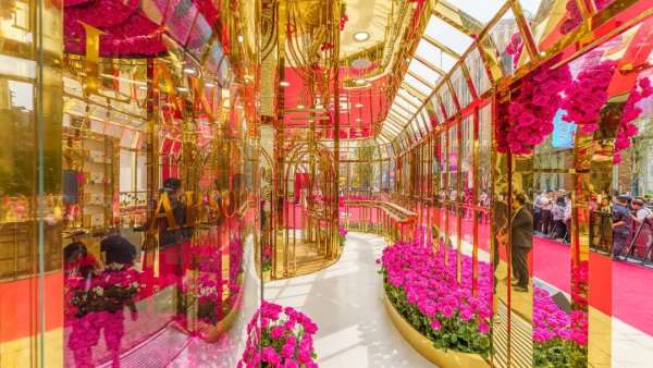 蘭蔻數(shù)萬朵玫瑰的快閃活動策劃再次霸屏朋友圈