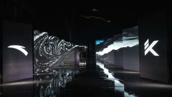 這場(chǎng)高山流水的發(fā)布會(huì)活動(dòng)策劃呈現(xiàn)了精美的3D水幕表演